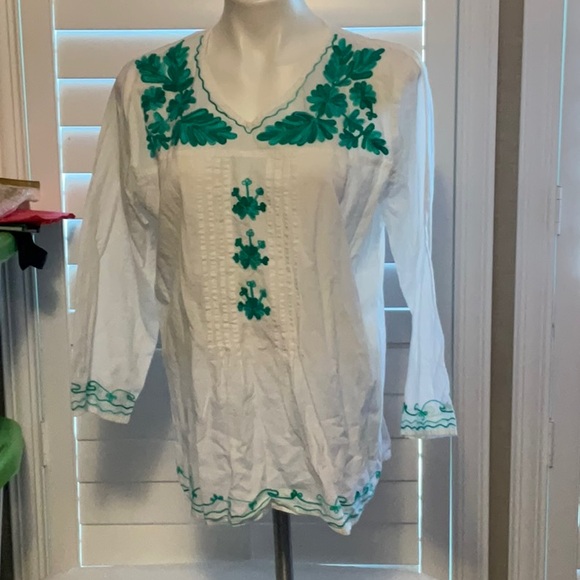 Chic White Blouse with Green Embroidery - Picture 1 of 10